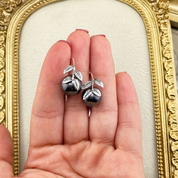 Annika Witt Sterling Silver Black Pearl Drop Earrings – Made in Bali 🖤 - Picture 5 of 10